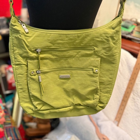 Baggallini Crossbody Shoulder Bag Green Nylon Multiple Pockets Adjustable Strap - Picture 2 of 5